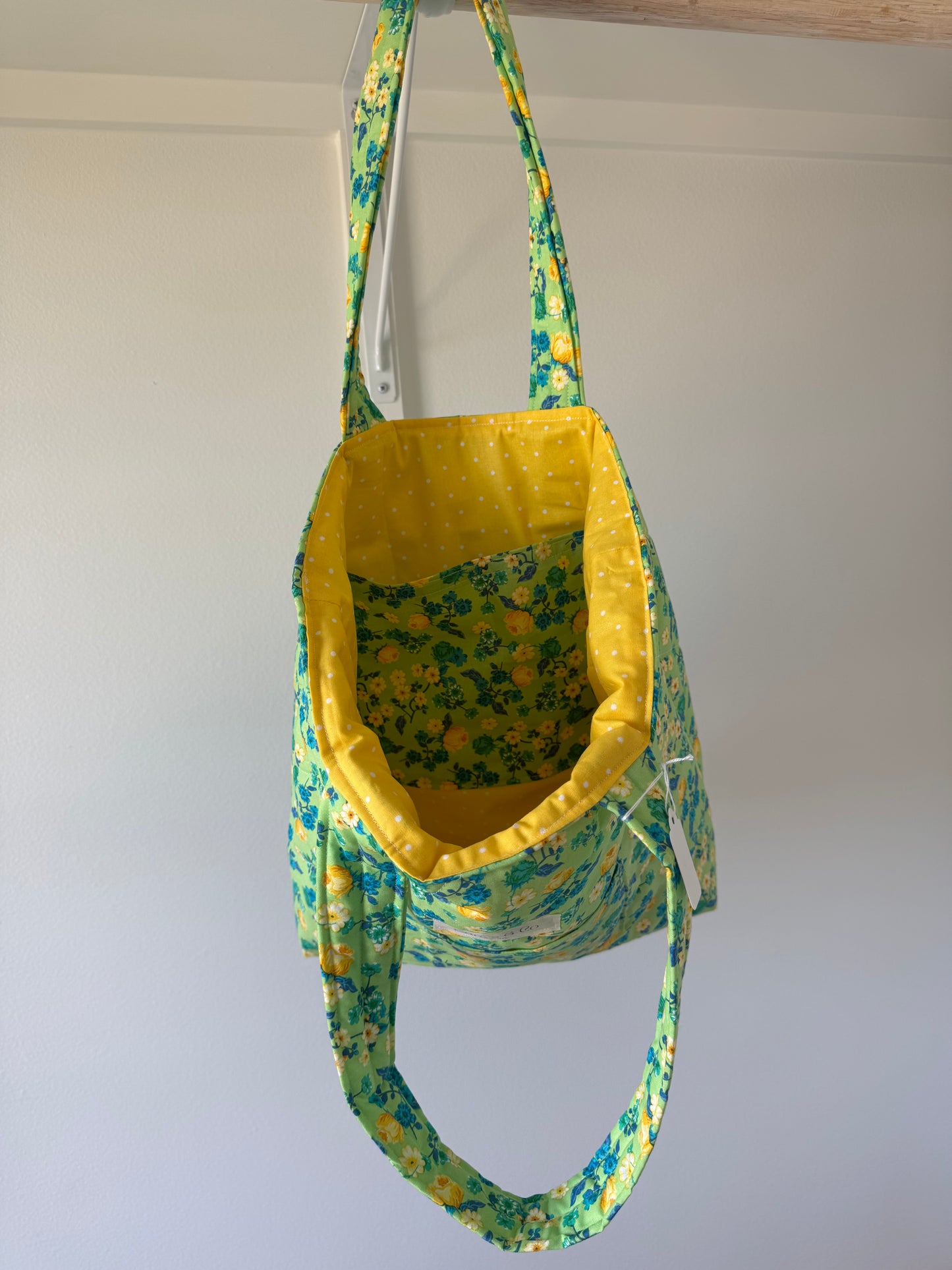 Green flowers Tote bag