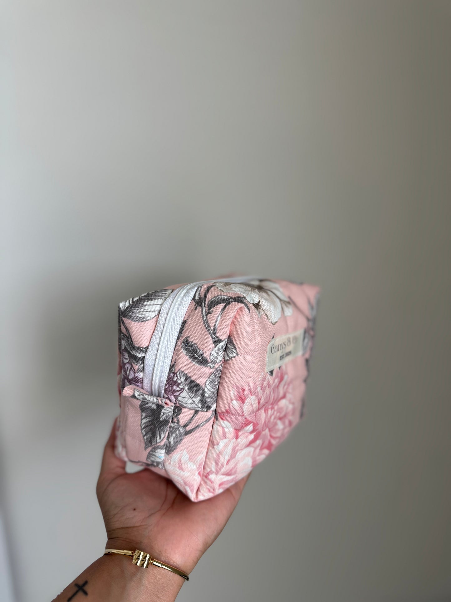 Pink roses Makeup bag Medium