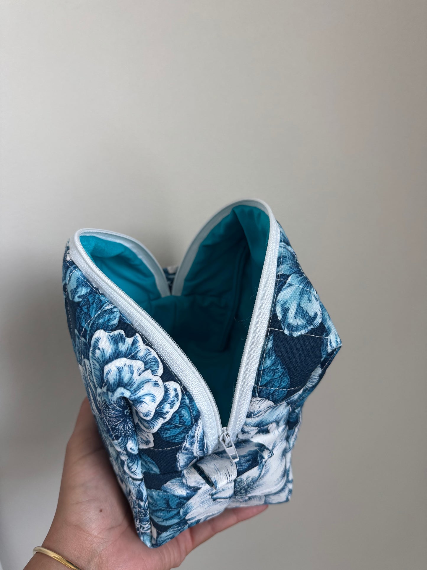 Blue peony Makeup bag Medium