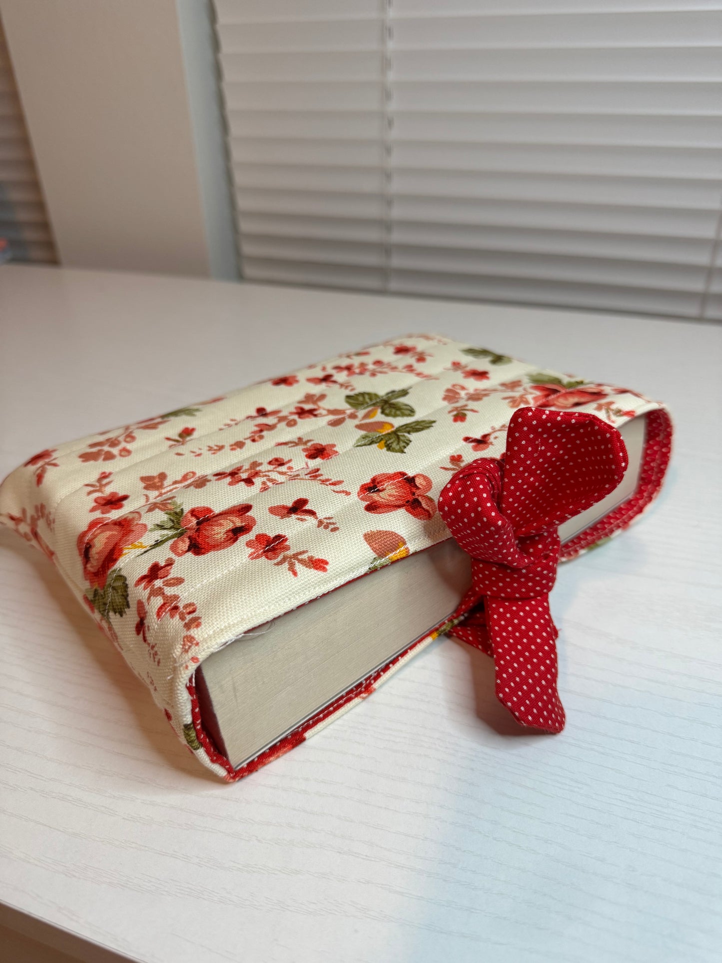 Red Flowers book sleeve - Canys & Co