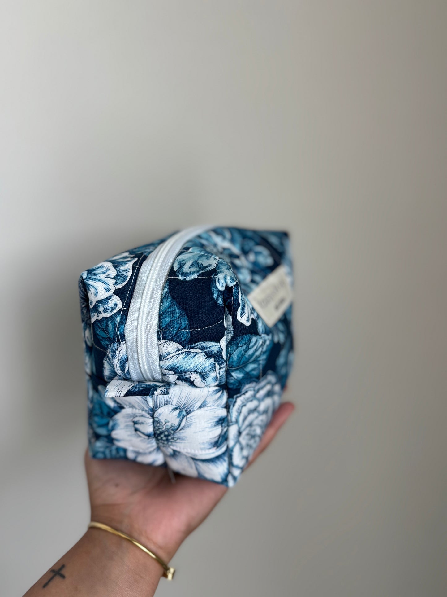 Blue peony Makeup bag Medium