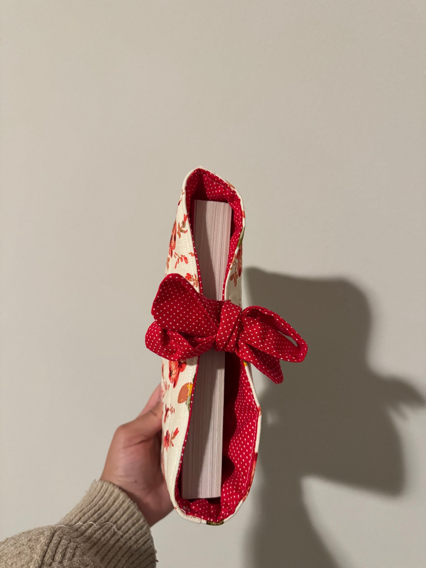 Red Flowers book sleeve - Canys & Co