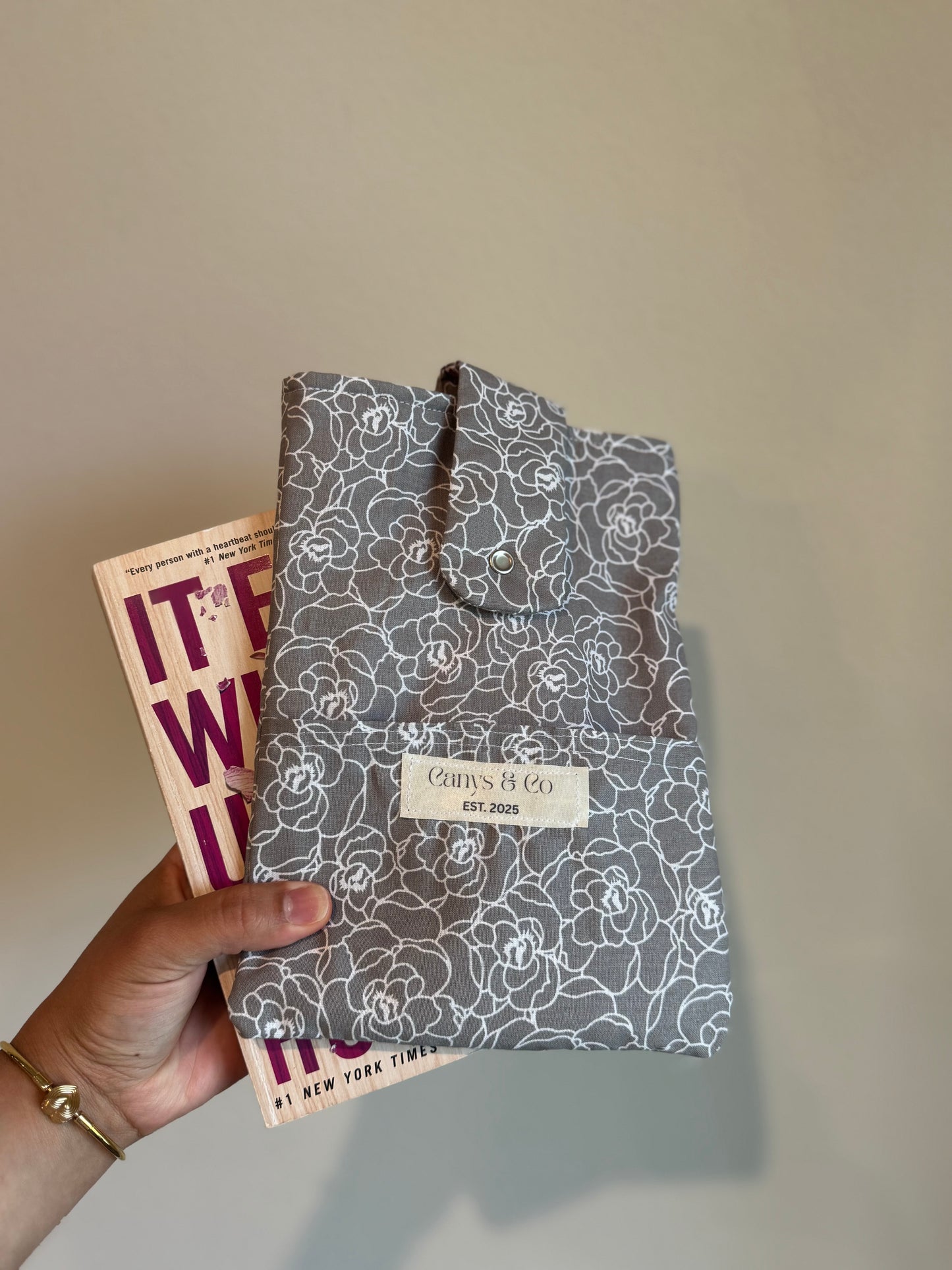 Gray roses (R) Book sleeve