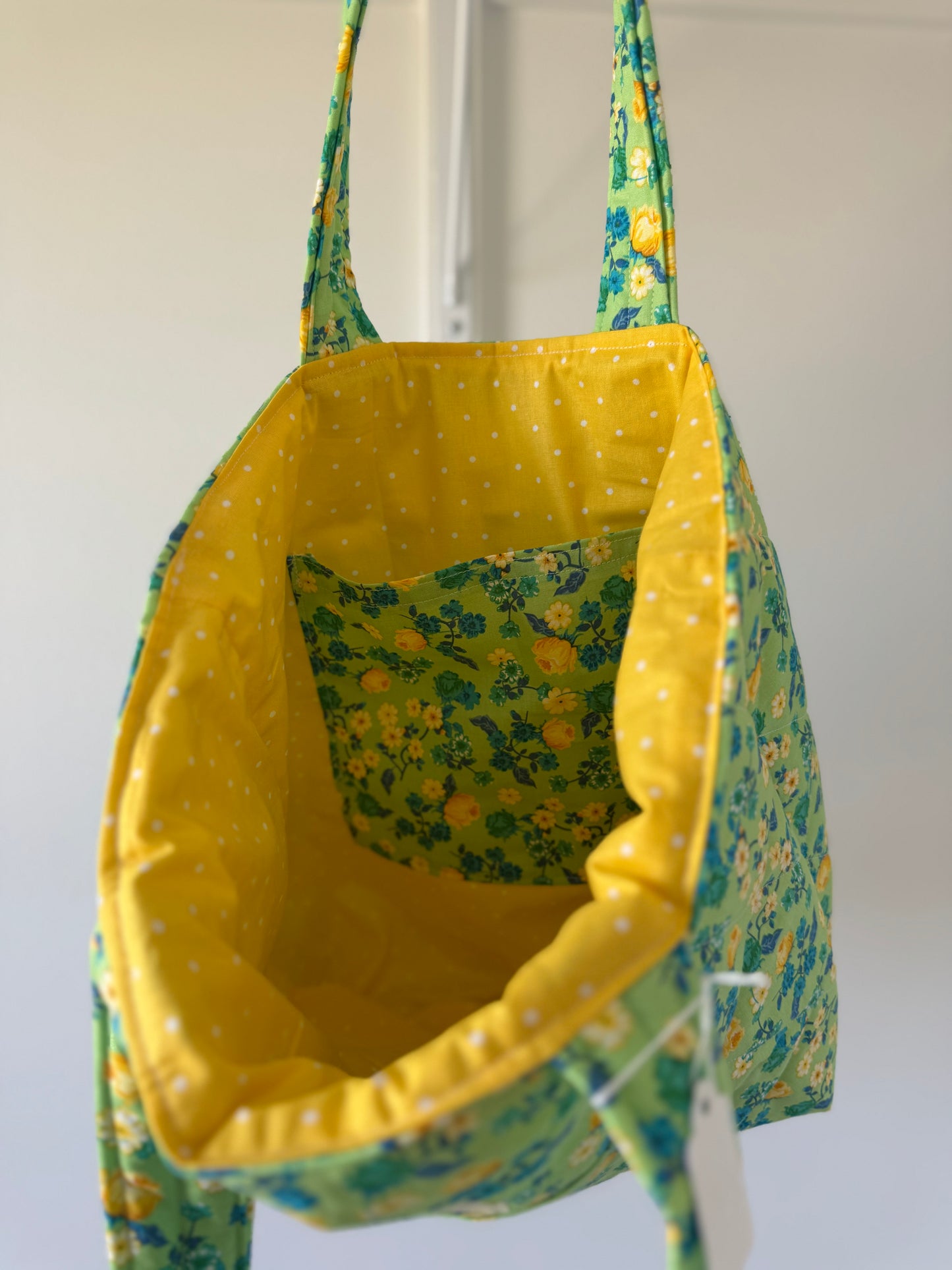 Green flowers Tote bag