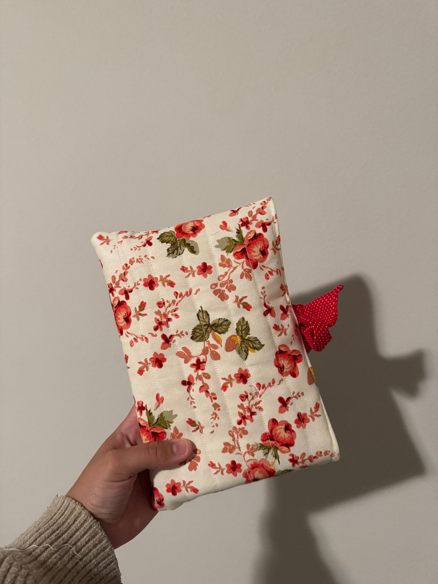 Red Flowers book sleeve - Canys & Co