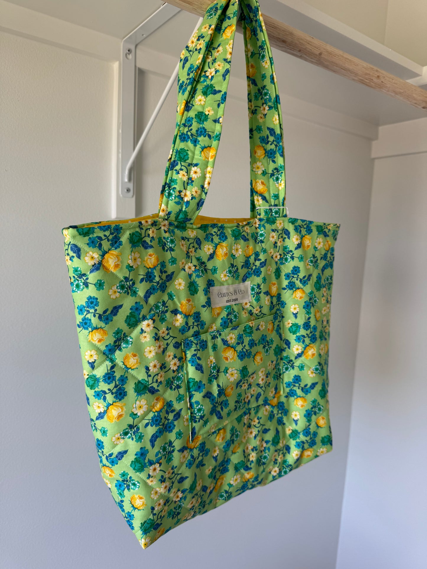 Green flowers Tote bag