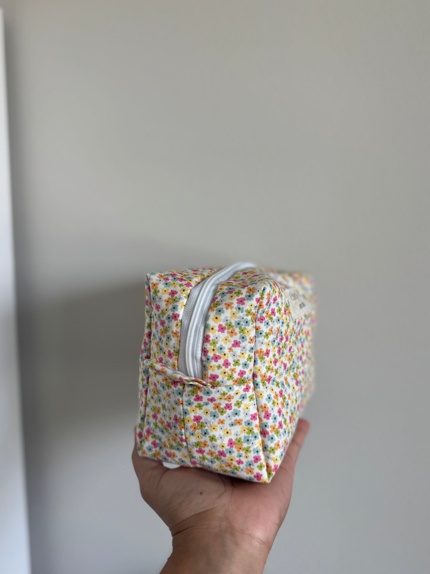 Pastel Daises Makeup bag Medium