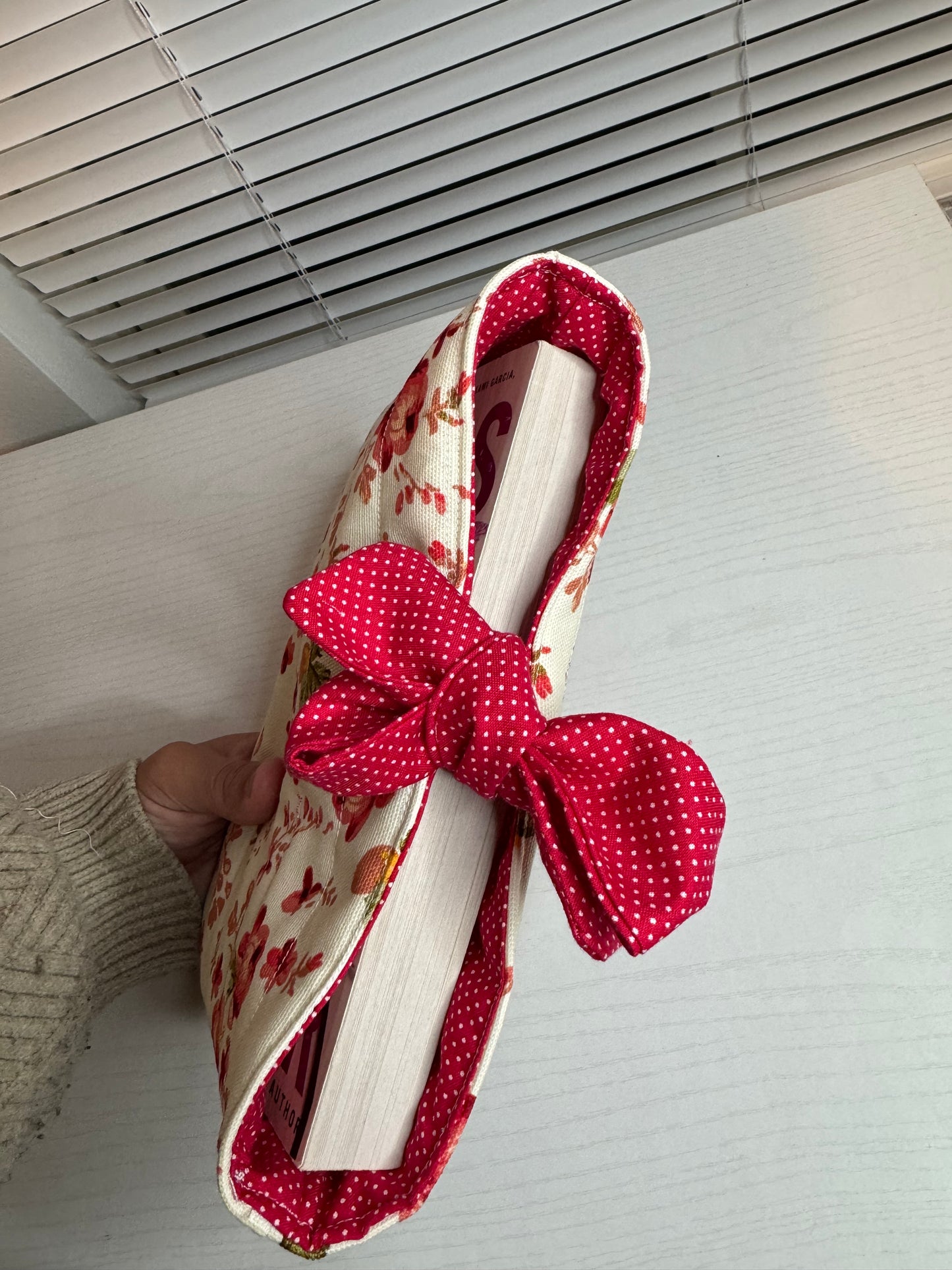 Red Flowers book sleeve - Canys & Co