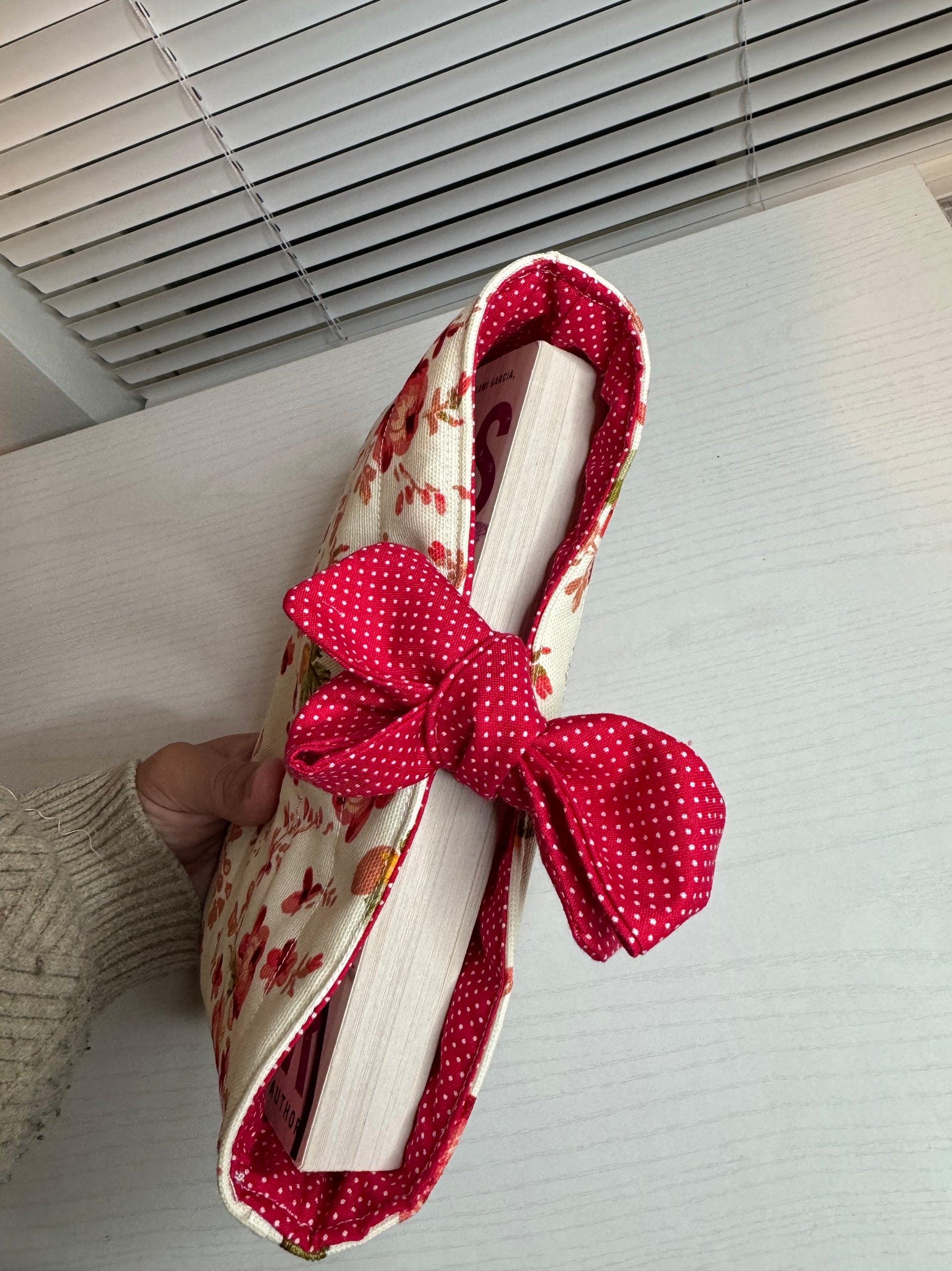 Red Flowers book sleeve - Canys & Co