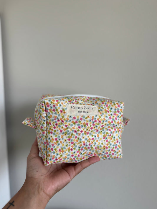 Pastel Daises Makeup bag Medium