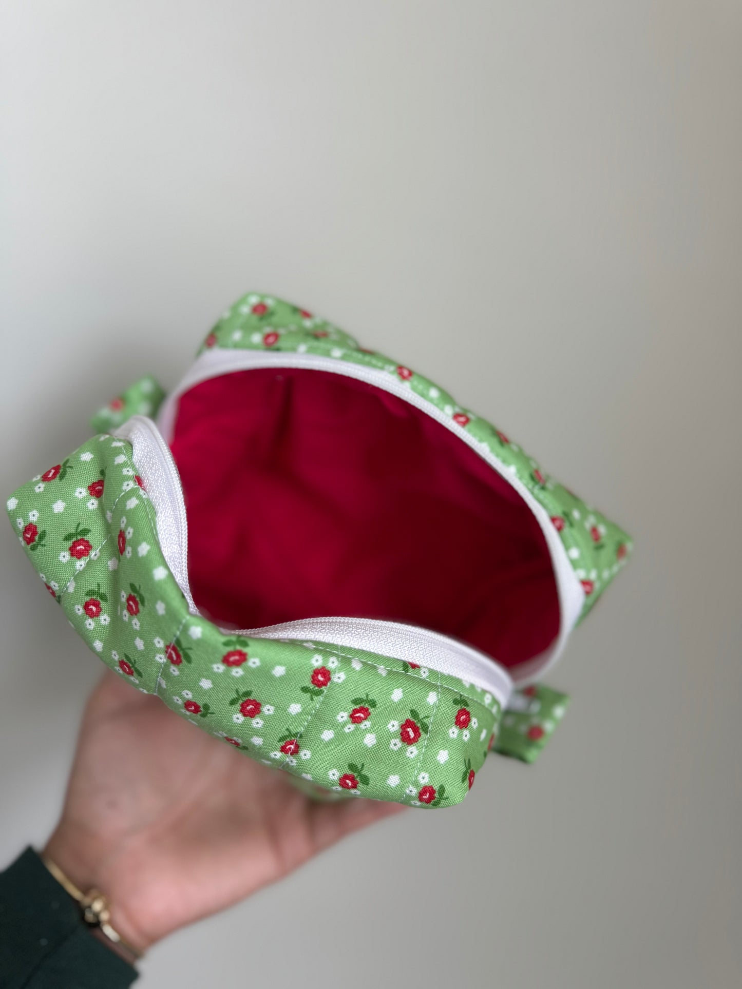 Vivid green Makeup bag Medium