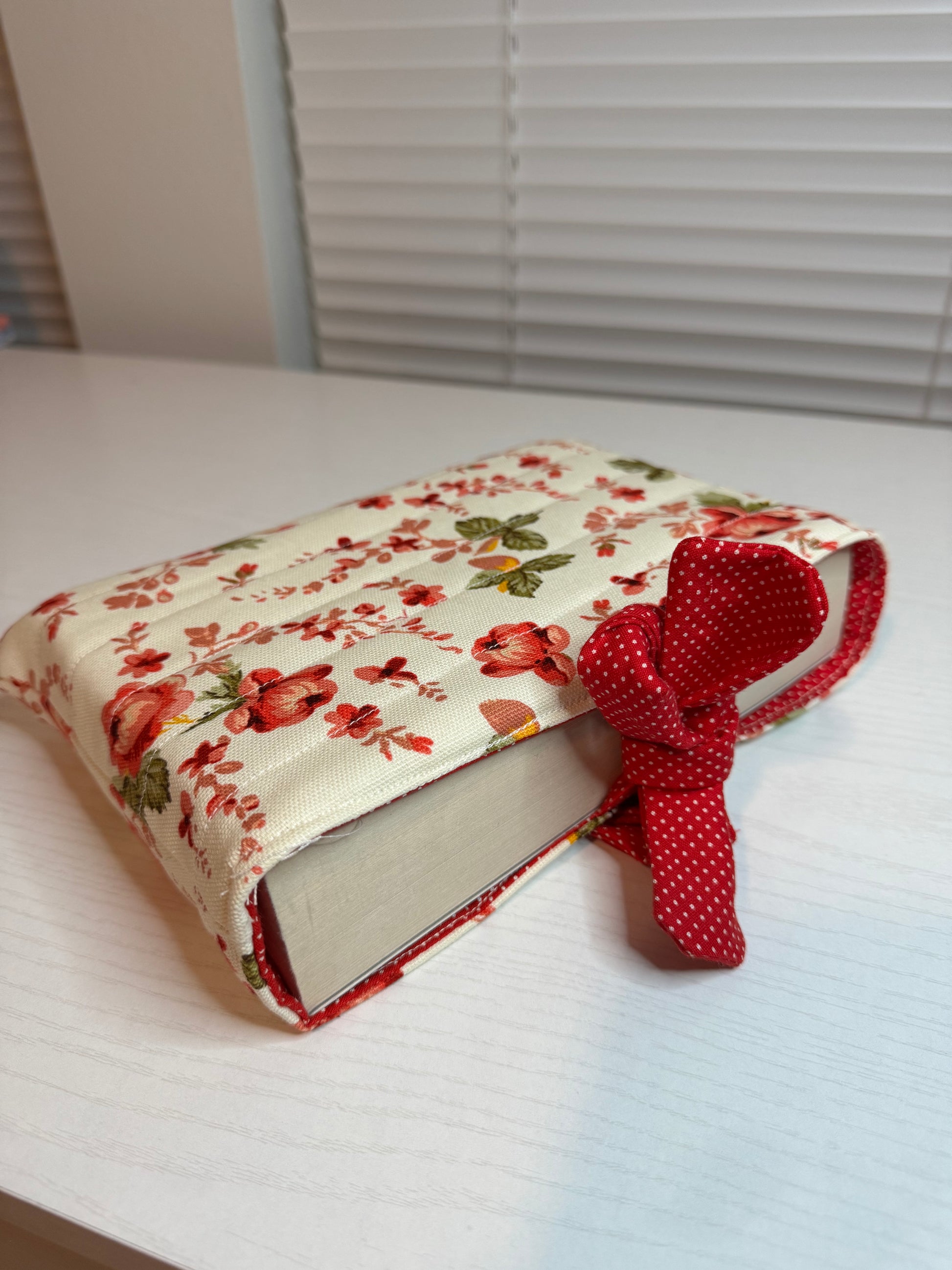 Red Flowers book sleeve - Canys & Co
