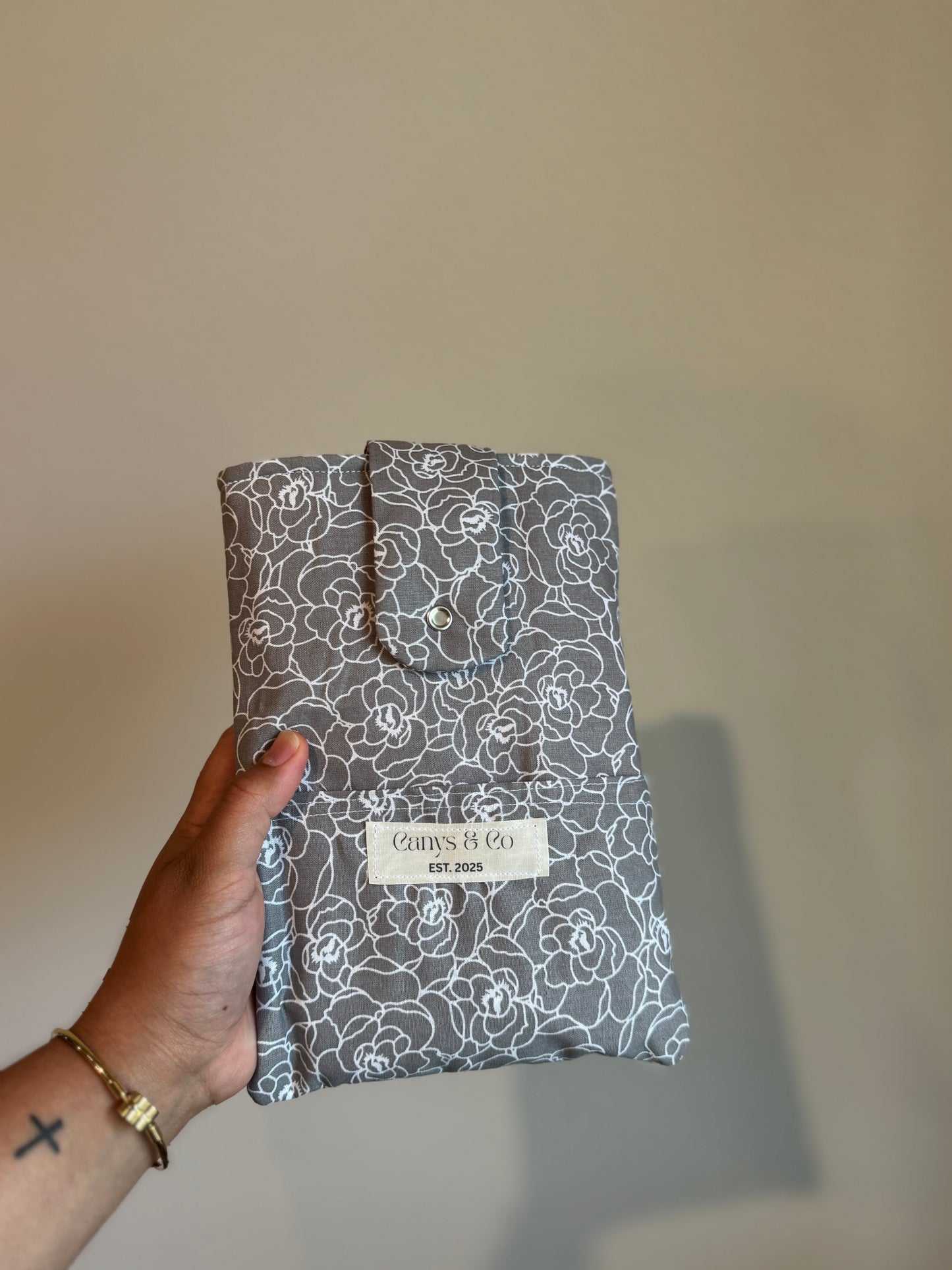 Gray roses (R) Book sleeve