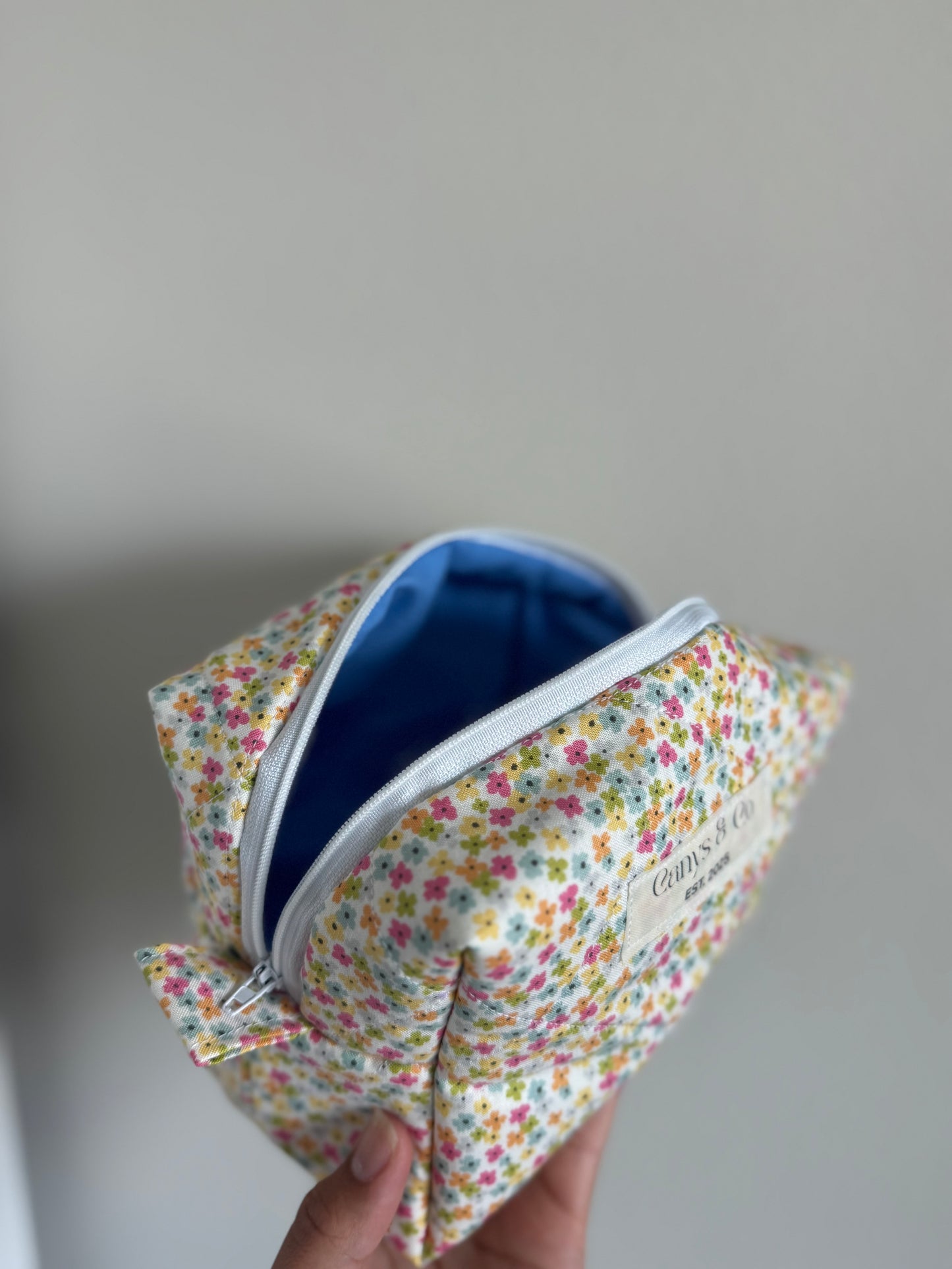 Pastel Daises Makeup bag Medium