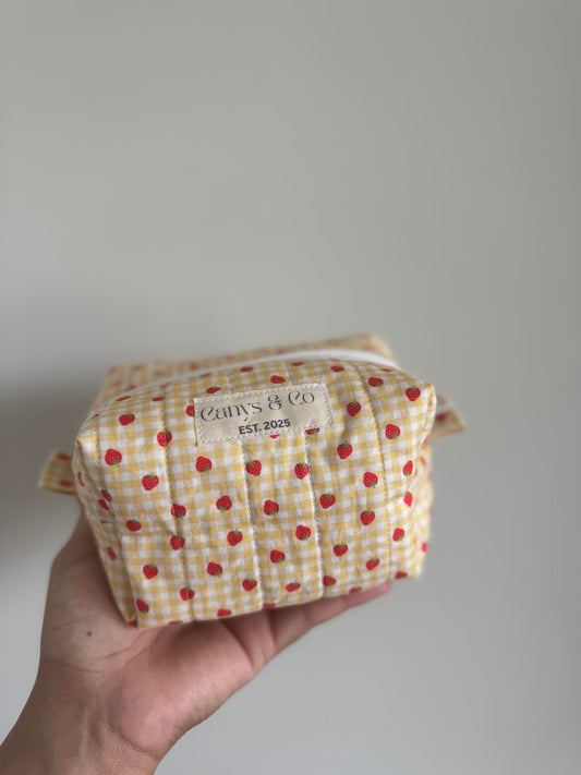 Fresas mini makeup bag