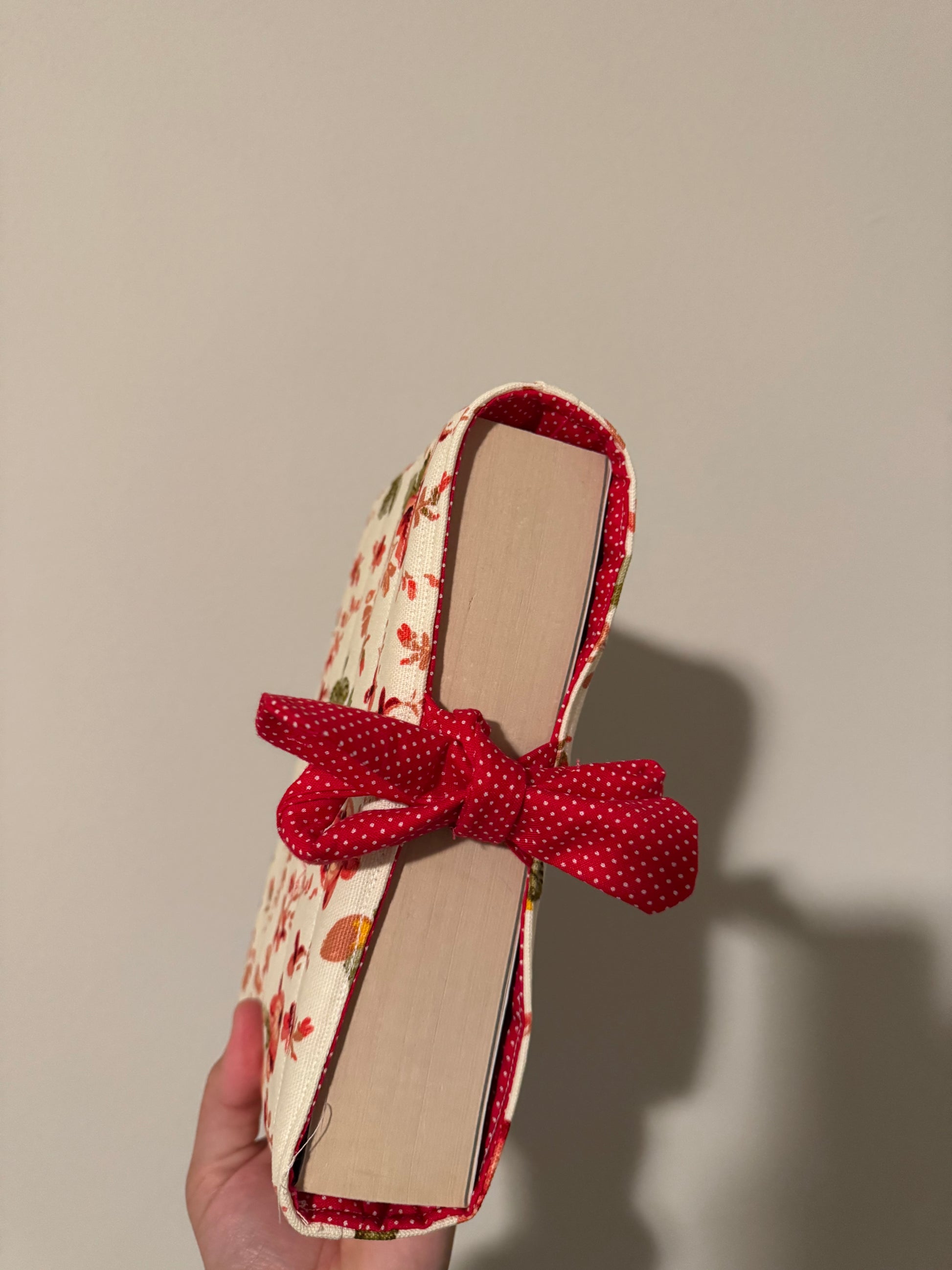 Red Flowers book sleeve - Canys & Co