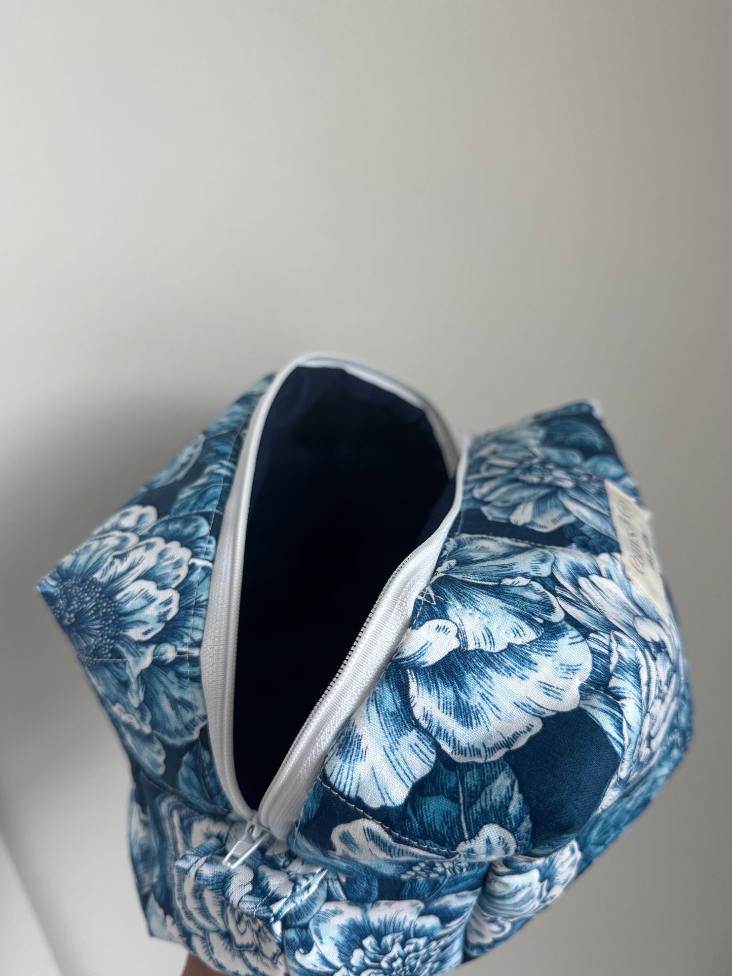 Blue peony Makeup bag (L)
