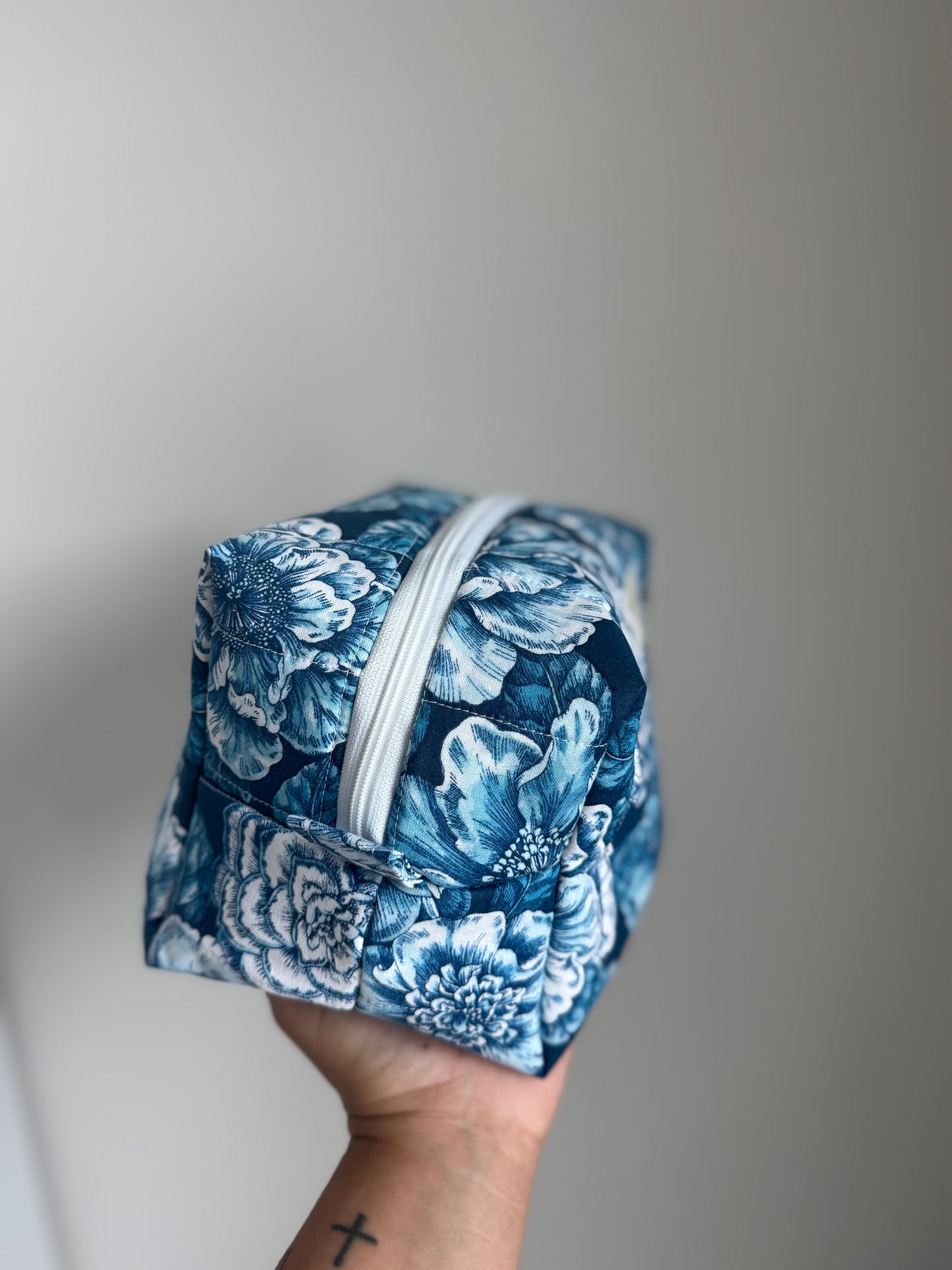 Blue peony Makeup bag (L)