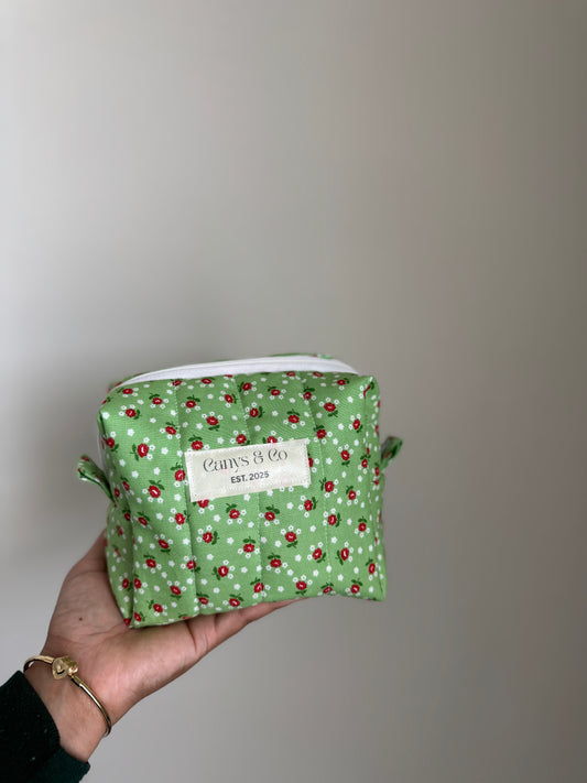 Vivid green Makeup bag Medium