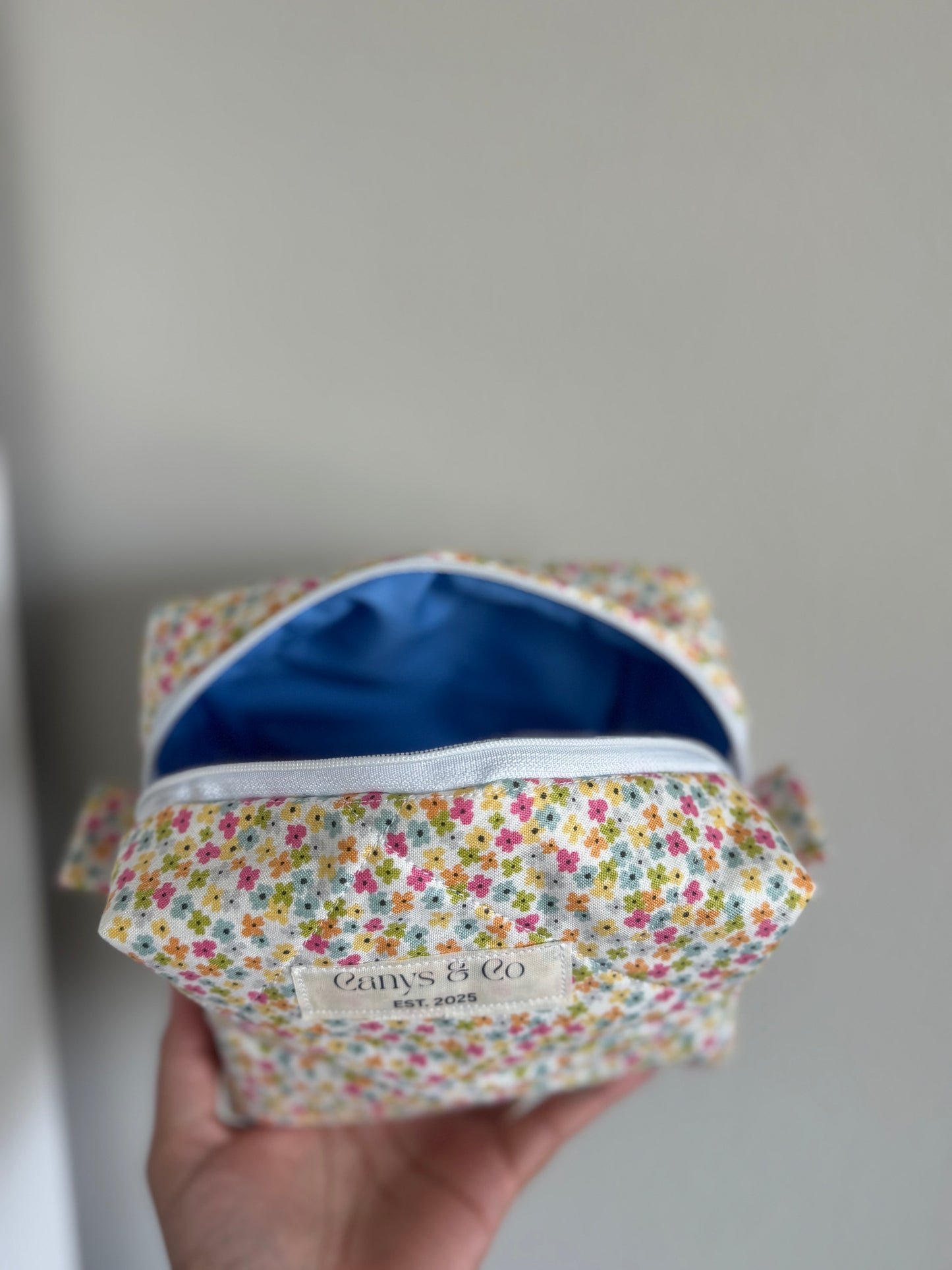 Pastel Daises Makeup bag Medium