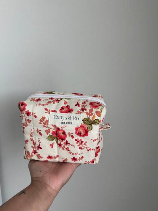 Red roses Makeup bag Medium
