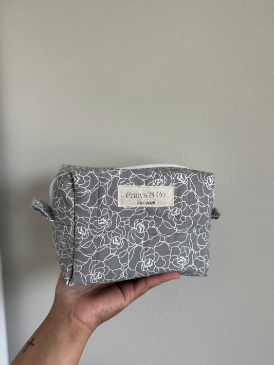 Gray roses Makeup bag Medium